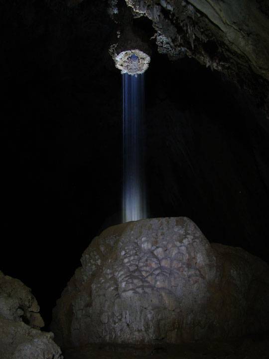O famoso 'Chuveirão', na Caverna Teminina - PETAR. Foto do Jura, da Parque Aventuras